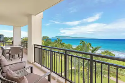 Image de 𝐅𝐢𝐧𝐝𝐢𝐧𝐠 𝐌𝐞𝐢𝐥𝐢’𝐬 Luxury Nanea Ocean Club Beachfront Resort+Amenities