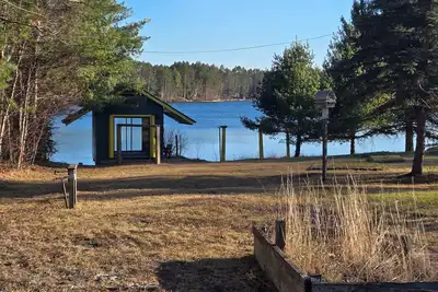 Image de Lake front suite on very desirable lake in Gwinn, Mi. Year round activities.