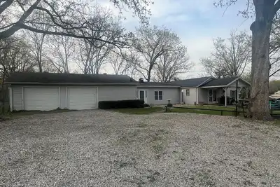 Image de Family-sized home with best view of the lake! Firepit and boat access! \n