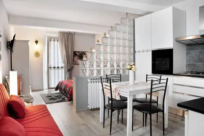 Image de Appartement 'Incantevole Loft Red Passion' avec balcon, Wi-Fi et climatisation