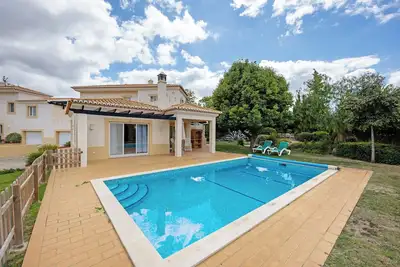 Image de Villa 'Moradia 170' avec piscine privée, balcon et Wi-Fi