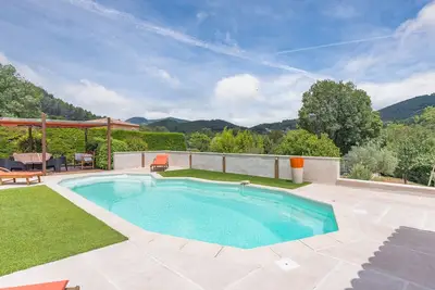 Image de 'Lobéal' avec piscine partagée, Wi-Fi et climatisation