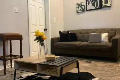 Image de Cozy 2 Bedroom unit-15mins Dwtn!