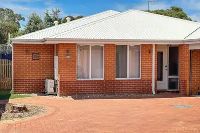 Image de High Street Retreat, Clean and Spacious, 4 Beds 3 Brms, 2 Car Auto-garage