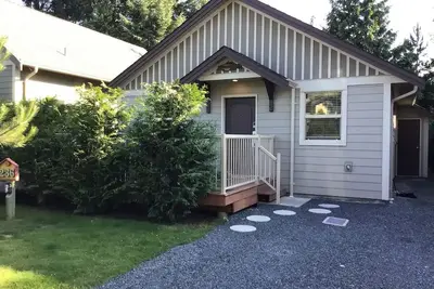 Image de Comfortable 2 bedroom 2 bathroom cottage. Pet friendly!