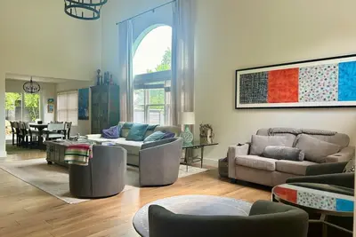 Image de Brand new remodeled home in Ketchum with spacious patio and hot tub