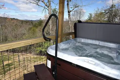 Image de *Brand New* Mountain View Cabin close to the Folk School with Gas Fire Pit & Hot Tub