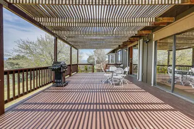 Image de Secluded Home in The Heart of Wine Country!