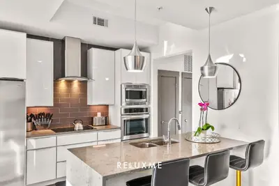 Image de Reluxme | City Center High-Rise King 2br + Skyline