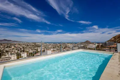 Image de Hotel suite with ocean-view rooftop infinity pool, balconies & Ac - dog-friendly