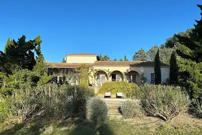 Image de Charmante maison familiale, jardin et piscine dans un joli village provençal