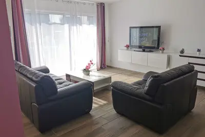 Maison de famille avec jardin à 10 minutes en voiture de la plage!