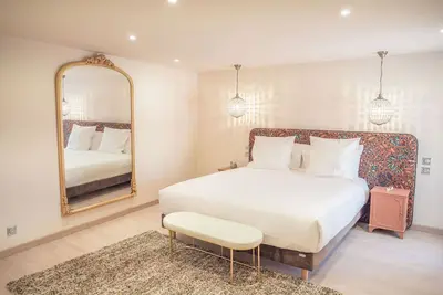 Image de La Roseraie, Gîte 5* de 1 à 2 personnes, avec jacuzzi privatif, à Pézenas