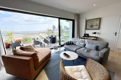 Image de Luxury T3 neuf de standing Front de mer vue 180