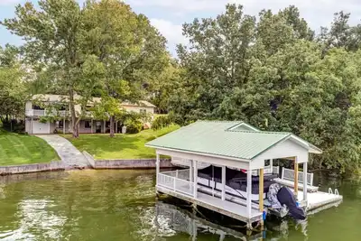 Image de Lakefront Cottage near Bristol & Johnson City