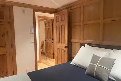 Image de Chalet Chic 2-Bedroom + Queen Sofa Bed, 2. 5 Blocks to Central Gondola