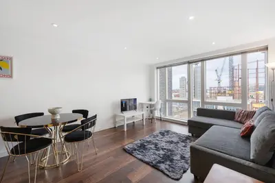 Image de Modern central flat by station with lift & views