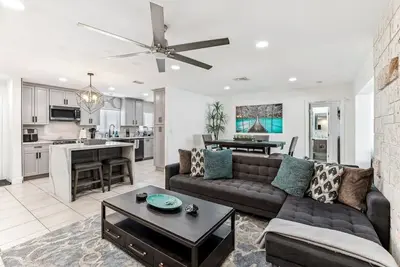 Image de Miami Oasis: Spacious 4-Bedroom Home with Pool