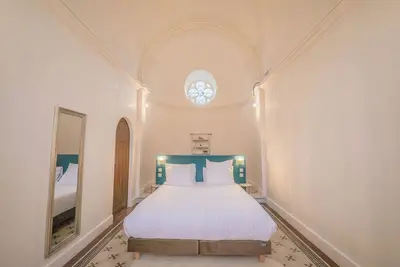 Image de La Chapelle, Gîte 5* de 2 à 4 personnes, insolite avec piscine et sauna, Pézenas