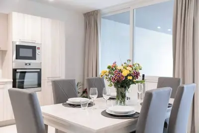 Image de 🌴 9ten11 Maisonette – Ground-floor seafront stay with large patio, modern interiors & direct access to Mellieha Beach 🐚☀️ Perfect for families, couples & business trips.