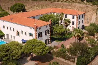 Image de Aile de Château avec Piscine au Milieu des Vignes, à 10 mn des plages