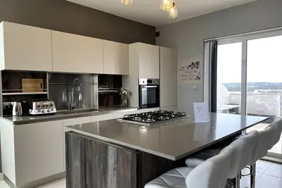 Image de Keep it simple at this peaceful and centrally-located place