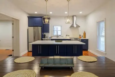 Image de Sycamore Suites-Entire Home Steps from Journeyman