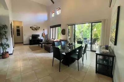 Image de Beautiful 2 bedroom and 2 bathrooms condo close to beach.