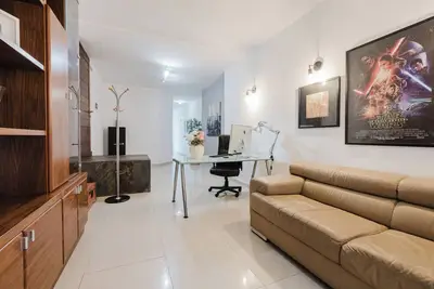 Image de 🏝️ Escape to your dream coastal retreat in Mellieħa — a spacious, modern haven just steps from golden beaches 🌊🐚. Relax, unwind, and soak up the island sunshine ☀️🌴.