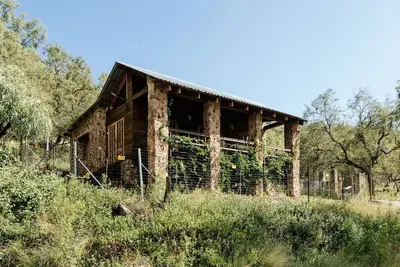 Image de Romantic Stone Cottage overlooking the mountains.