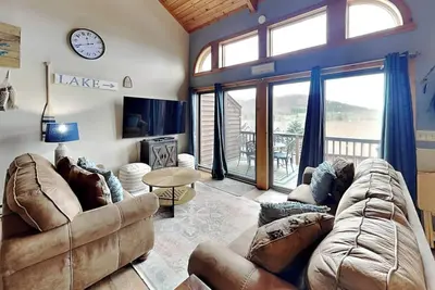 Image de Sunplace 30 | Newly Remodeled, Gorgeous Views, Gas Grill + Lake Access!