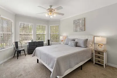 Image de Bright & Airy, Fully Furnished Single-Family Home in the Heart of Covington. \n\n\n\n