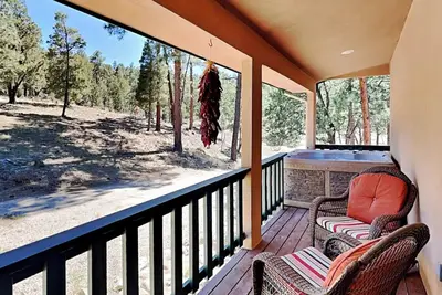 La Hacienda | Secluded Views, Kiva Fireplace + Hot Tub!