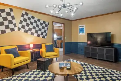 Image de 4bd Contemporary: Bbq - Game Room, Close to Nascar, 15 mins to Downtown