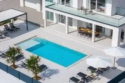 Image de New Villa Carmen with 5 en-suite bedrooms