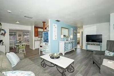 Image de Banyan Bungalow pool/spa house 2 bedroom 2 bath private heated salt pool/spa