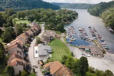 Image de Cozy Lakeside Townhouse