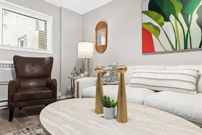 Image de Stylish Gem in Hazel Park | 1ba | 2bd