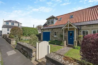 Image de Embrace Coastal Comforts by the Fire: Your Perfect Retreat Awaits in Beadnell.