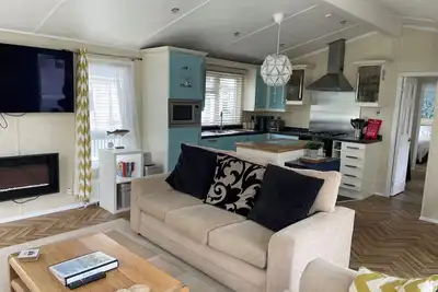 Image de Buttercup Lodge, stunning pet-free Lodge on Rockley Park, Poole Harbour, Dorset.