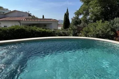 Image de Maison Mas Fumats avec piscine, terrasse et garage Av 49