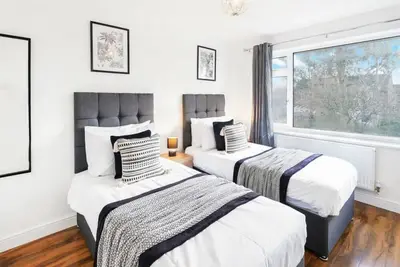 Image de Cozy 3 Bed House for Contractors/Family, Parking