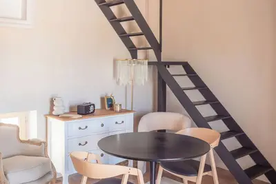 Image de Le Pigeonnier, Gîte 5* de 1 à 2 personnes, avec piscine et sauna, à Pézenas