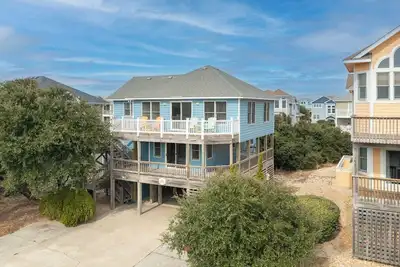 Image de Sunrise Glory Oceanside Corolla home just steps to the beach!
