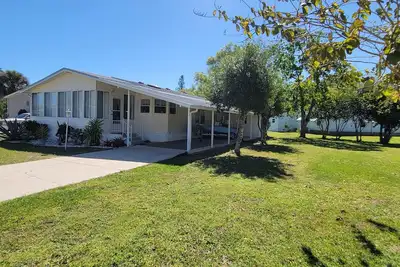 Image de Kick Back & Relax with two pools, a boat launch, community pier and more!