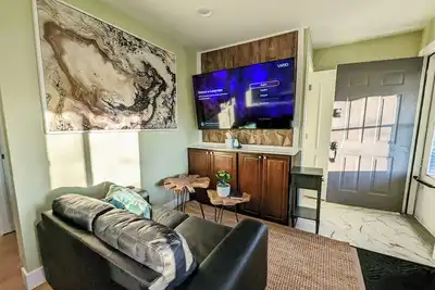 Image de Sleek and Central Small Home ~ Close to everything