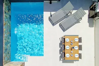 Image de Villa avec piscine, jacuzzi et toit terrasse