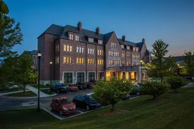 Image de Elegant and Modern Opulence Blend at Downtown Rochester Stay