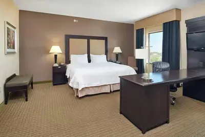 Image de Pet-Friendly Decatur Stay: Modern Rooms, Pool & Breakfast Included
