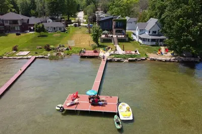 Image de Lakefront Luxury|Games room, Steam rooms, Lake toys